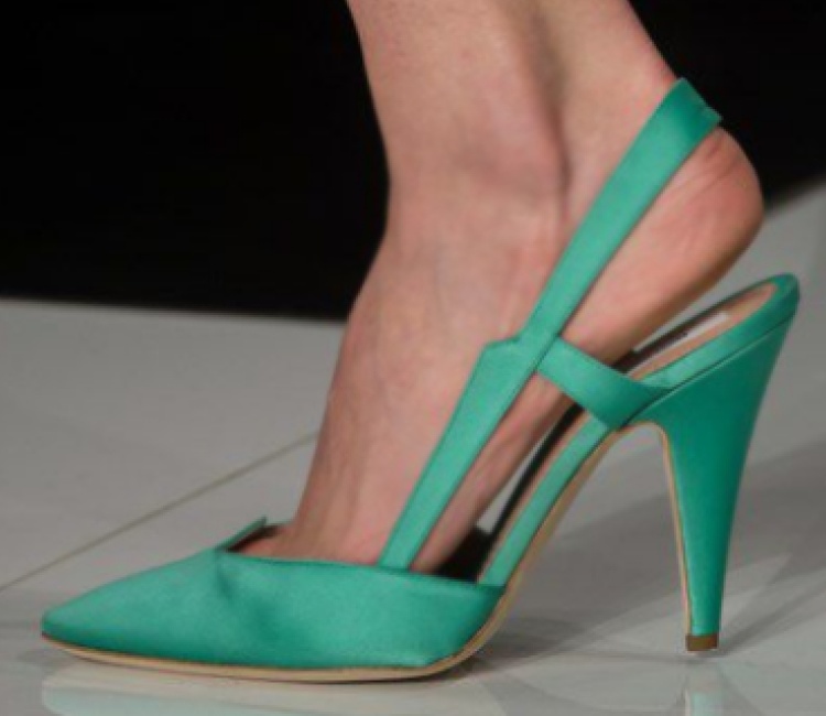 зеленый цвет туфель