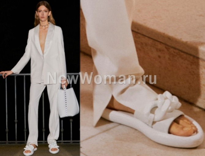Слайдеры (шлепанцы) - модная летняя обувь 2023 года с декором, бренд Stella McCartney, Лондонская Неделя моды