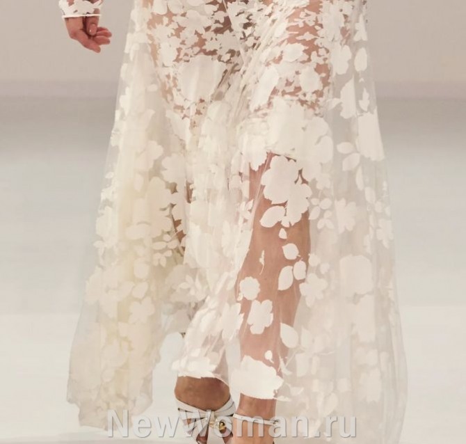  белое платье с длинным рукавом из сетки-вуали с цветочным поттерном