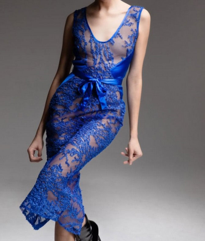красивое прозрачное синее платье из сетки и вышивки