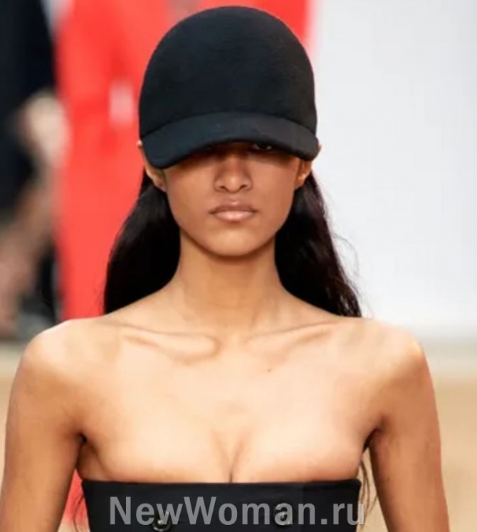 Осень 2023: модные женские кепки