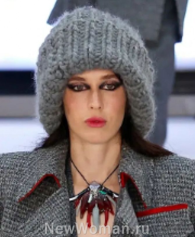 Какие женские головные уборы в моде этой зимой: нашли недорогие стильные и теплые варианты