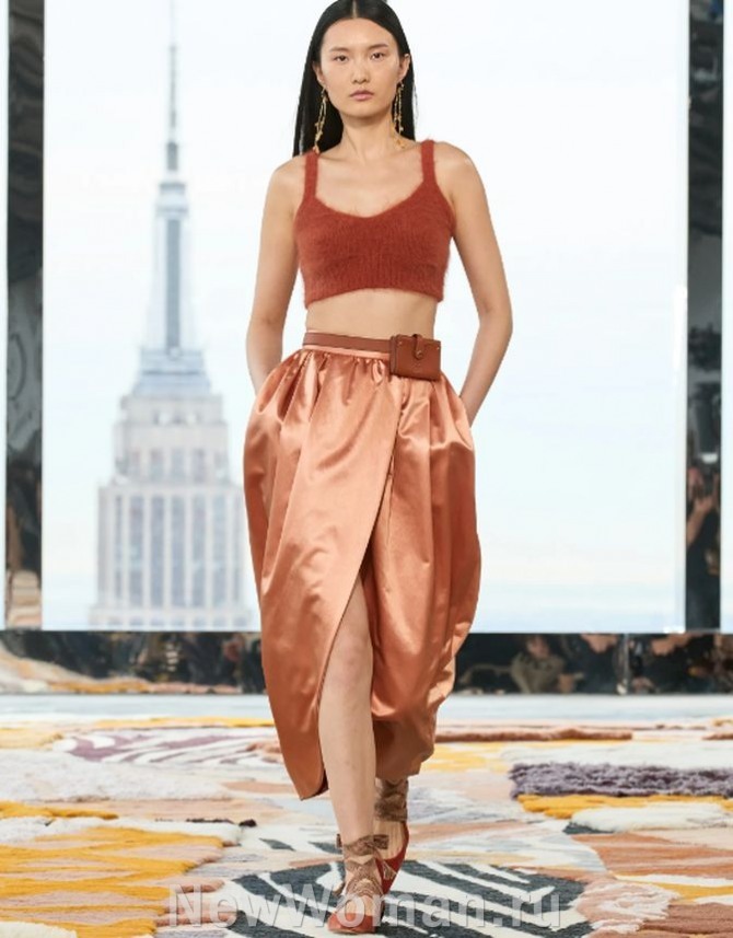В длине миди и мидакси: стилист показала актуальные платья на весну 2024 года